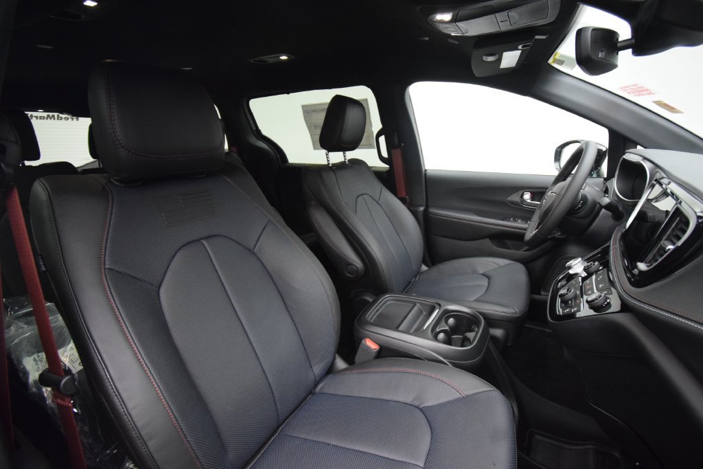New 2027 Chrysler Pacifica Select FWD image 19
