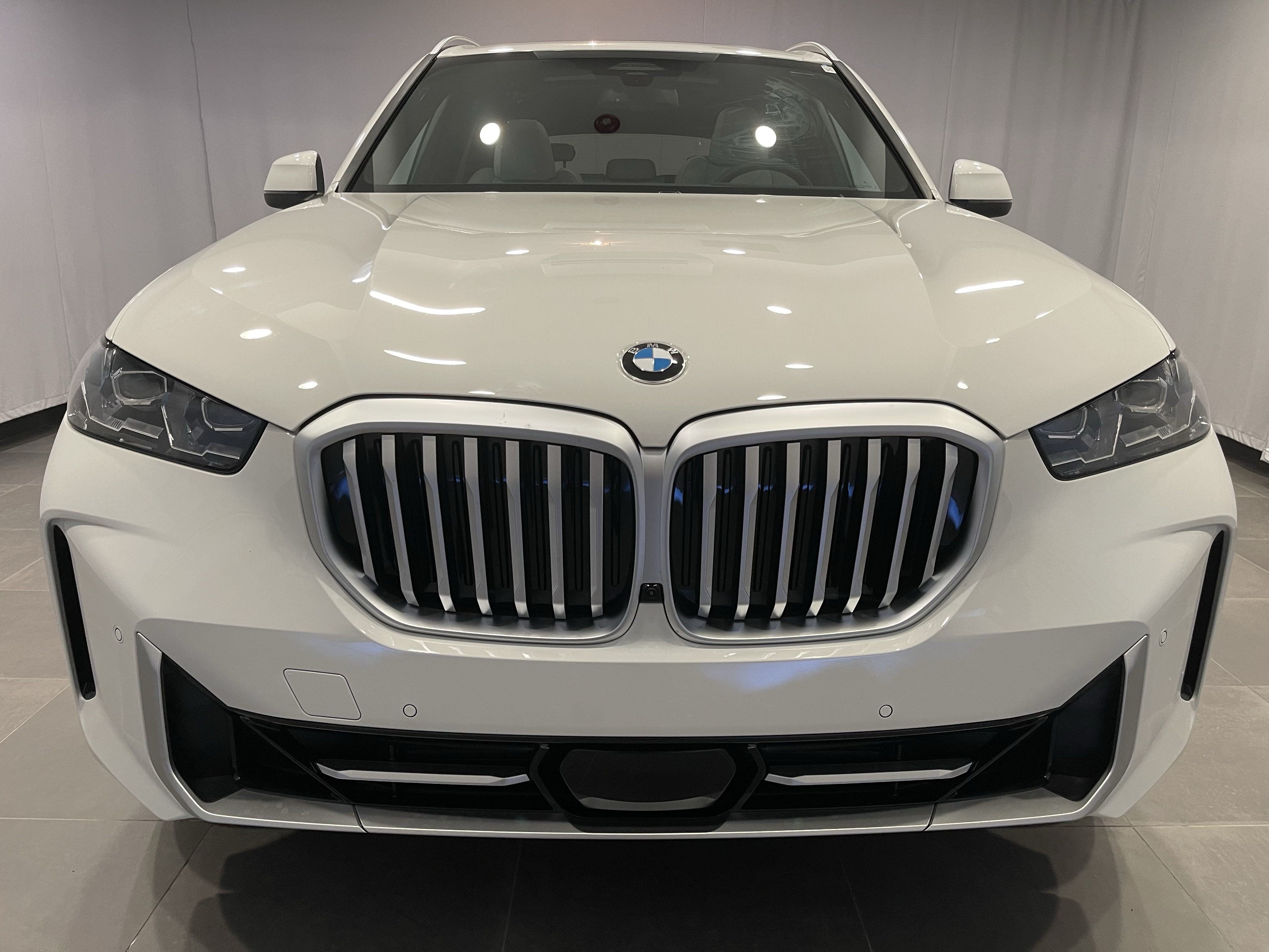 Used 2026 BMW X5 xDrive40i w/ Premium Package AWD/4WD image 2