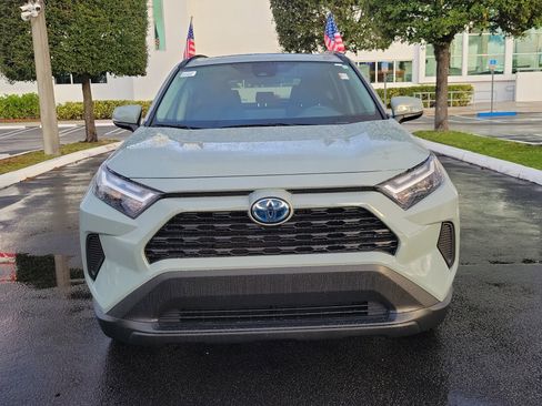 Used 2022 Toyota RAV4 XLE image 4