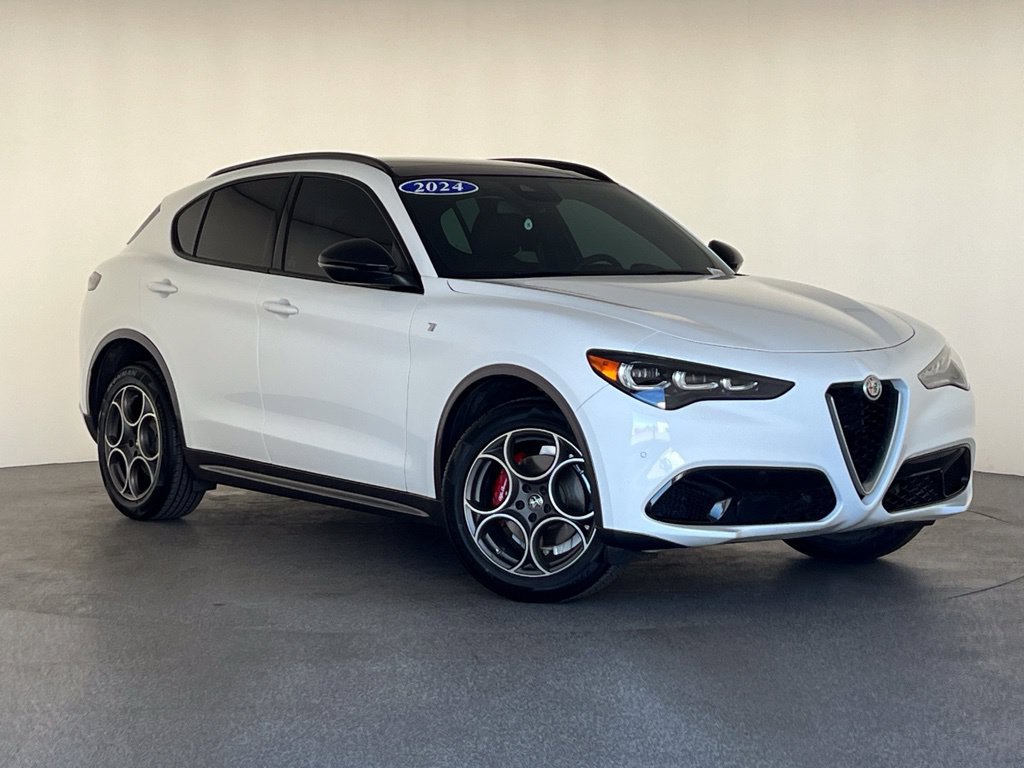 Used 2024 Alfa Romeo Stelvio Ti AWD/4WD image 39