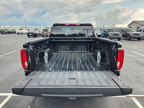 Used 2026 GMC Sierra 1500 SLT AWD/4WD image 10