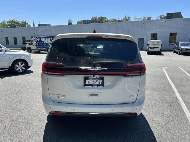 New 2026 Chrysler Pacifica Select AWD/4WD image 7
