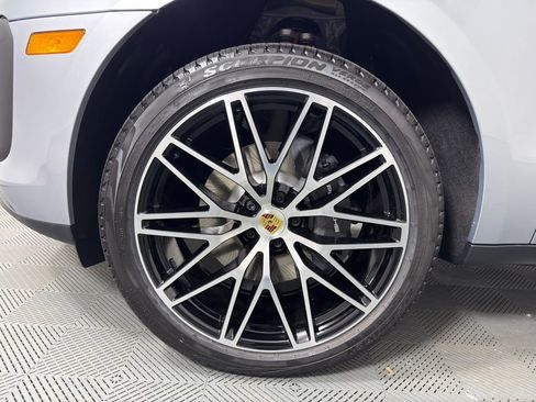 New 2026 Porsche Macan AWD/4WD image 11