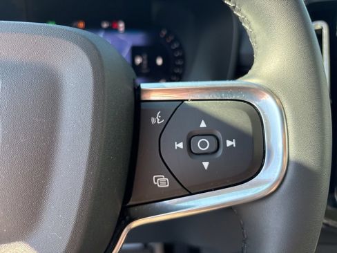 Certified 2024 Volvo XC40 B5 Plus w/ Climate Package AWD/4WD image 21