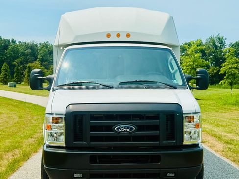 Used 2022 Ford E-350 and Econoline 350 Super Duty w/ Power Windows & Locks Group RWD image 14
