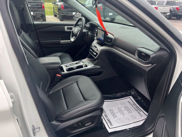 Used 2024 Ford Explorer XLT w/ Equipment Group 202A AWD/4WD image 15