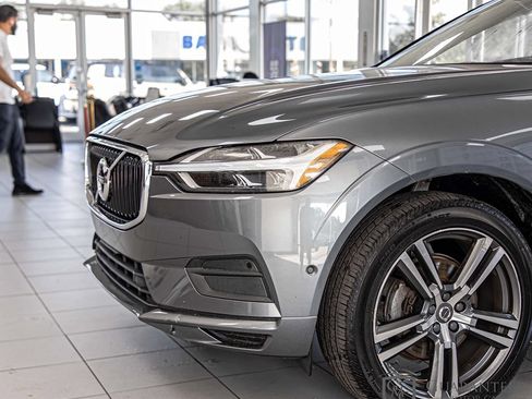 Used 2018 Volvo XC60 T5 Momentum w/ Convenience Package AWD/4WD image 5