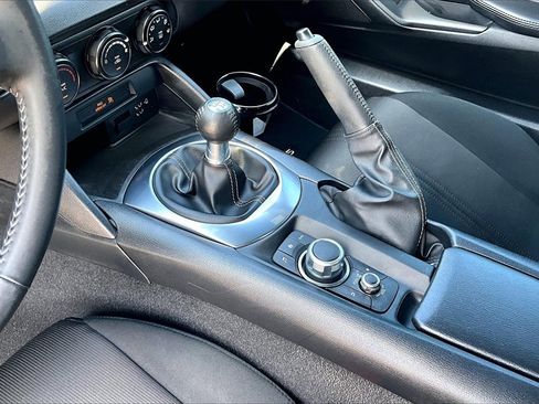 Used 2022 MAZDA MX-5 Miata Sport image 13