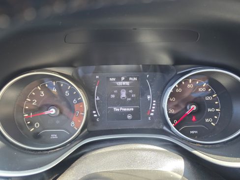 Used 2019 Jeep Compass Latitude FWD image 10