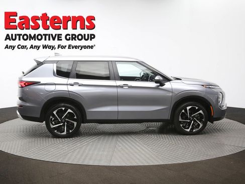 Used 2024 Mitsubishi Outlander SE image 45