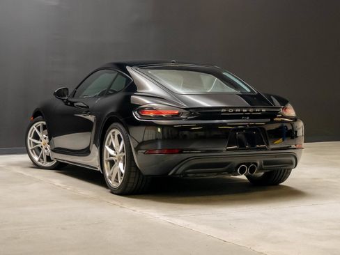 Certified 2018 Porsche 718 Cayman RWD image 3