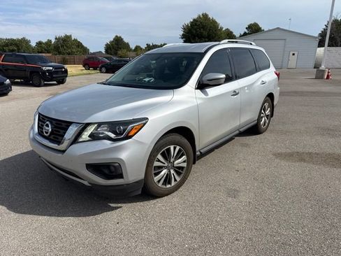 Used 2019 Nissan Pathfinder SV FWD image 1