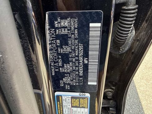 Used 2024 Kia Seltos EX FWD image 29