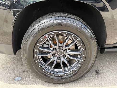 Used 2021 Chevrolet Suburban High Country image 34