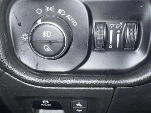 Used 2025 RAM 1500 Laramie AWD/4WD image 14