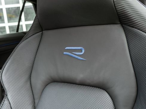 Used 2023 Volkswagen Golf R AWD/4WD image 8