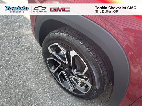 New 2025 Chevrolet Trax RS image 9