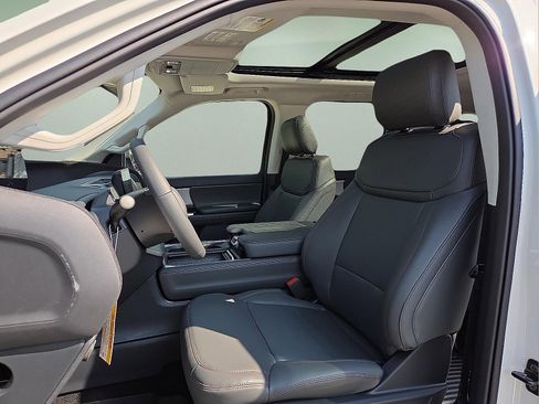 New 2025 Ford Expedition Active image 16