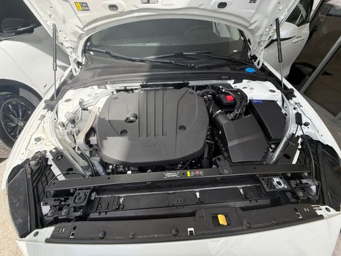 Used 2025 Volvo V60 B5 Cross Country Plus image 32