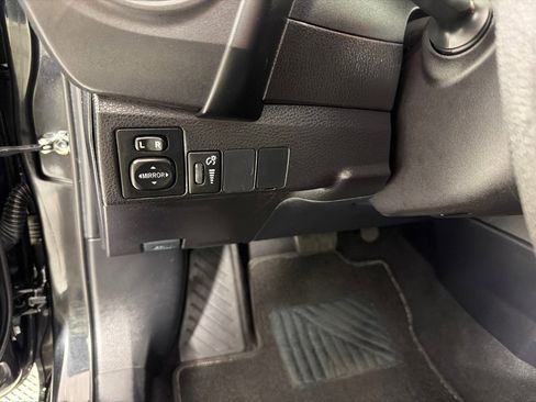Used 2019 Toyota Corolla LE FWD image 14