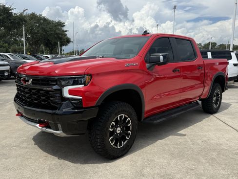 Used 2025 Chevrolet Silverado 1500 ZR2 w/ Technology Package AWD/4WD image 9