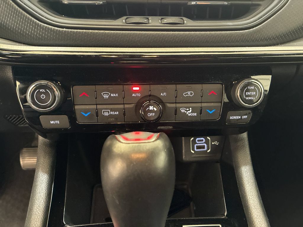 Used 2025 Jeep Compass Trailhawk AWD/4WD image 21