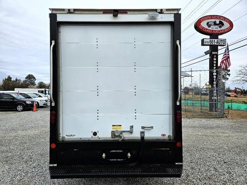 Used 2021 Chevrolet Express 3500 w/ Power Convenience Package image 6