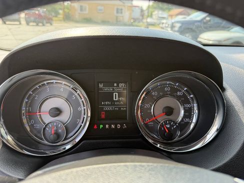 Used 2011 Chrysler Town & Country Touring w/ Entertainment Group #1 FWD image 19