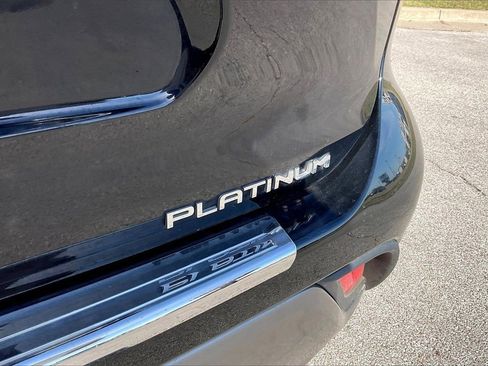 Used 2024 Toyota Highlander Platinum image 11