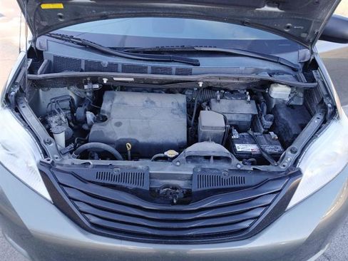Used 2013 Toyota Sienna image 16