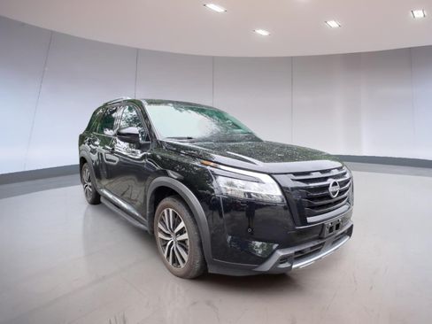 Used 2024 Nissan Pathfinder Platinum w/ Black Appearance Package AWD/4WD image 1
