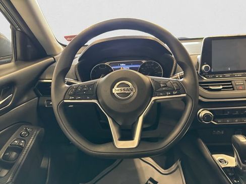 Used 2022 Nissan Altima 2.5 SV AWD/4WD image 13