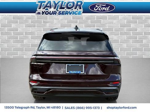 Used 2024 Lincoln Nautilus Reserve w/ Equipment Group 202A image 4