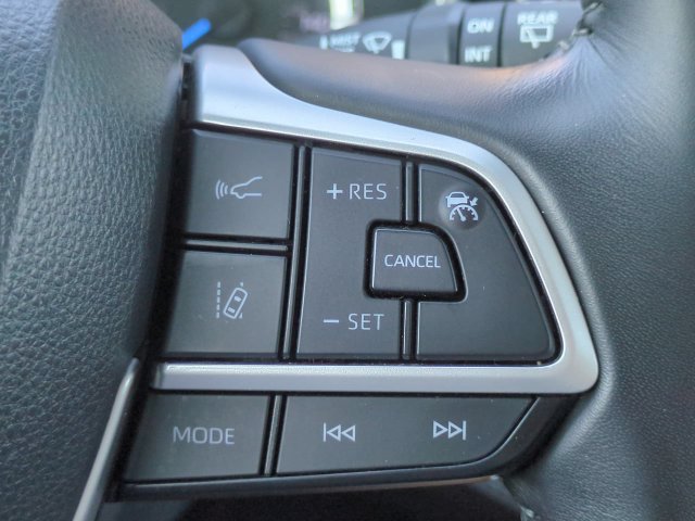 Used 2023 Toyota Highlander XLE AWD/4WD image 26