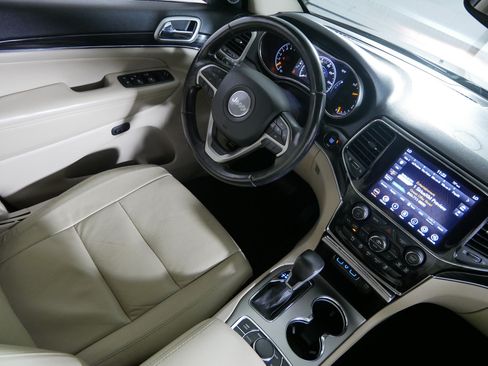 Used 2019 Jeep Grand Cherokee Limited AWD/4WD image 9