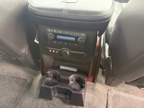 Used 2009 Cadillac Escalade w/ Ultra Luxury Collection image 8