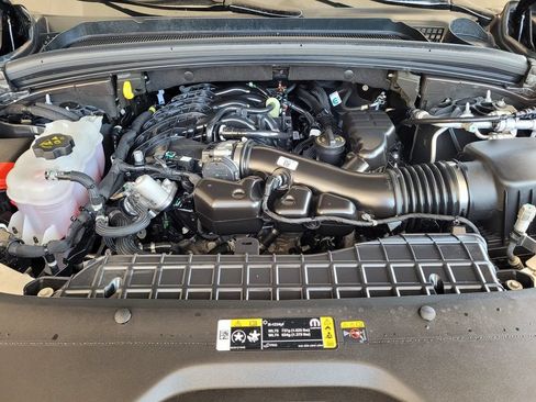 Used 2025 Jeep Grand Cherokee Limited AWD/4WD image 12