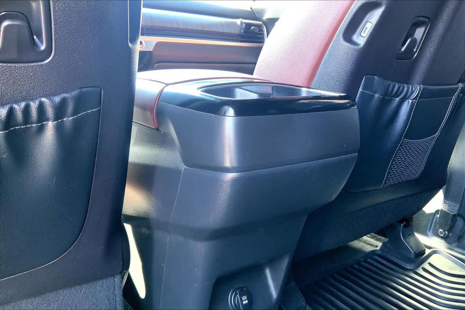 Used 2024 Kia Telluride EX w/ EX Captain's Chair Package FWD image 32