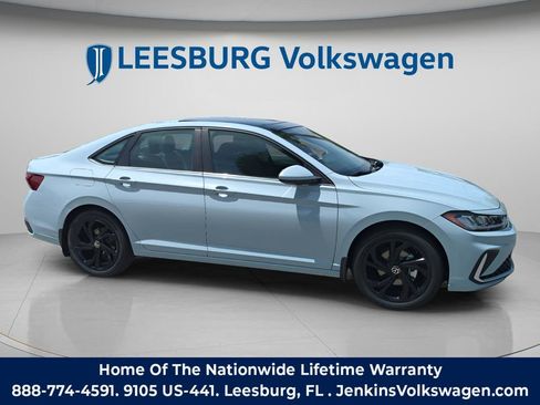 New 2026 Volkswagen Jetta SE FWD image 2
