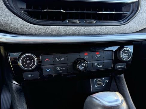 Used 2022 Jeep Compass Latitude image 18