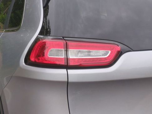 Used 2014 Jeep Cherokee Latitude FWD image 21