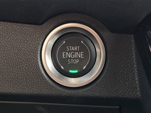 Used 2025 Chevrolet Traverse LT image 21