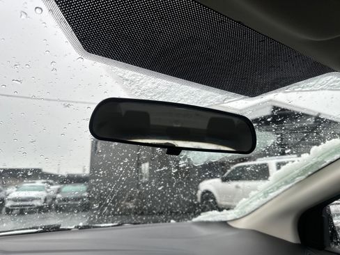 Used 2018 Ford Focus SE w/ SE Appearance Package image 16