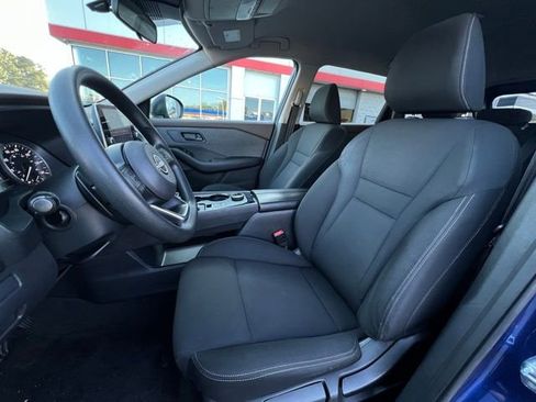 Used 2023 Nissan Rogue S image 4