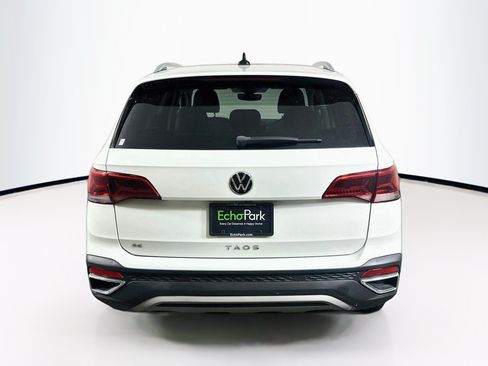 Used 2022 Volkswagen Taos SE w/ Panoramic Sunroof Package FWD image 7