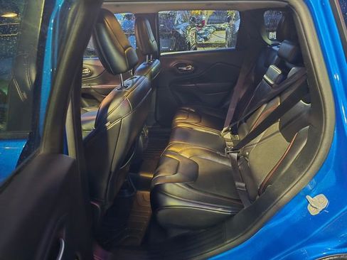Used 2019 Jeep Cherokee Trailhawk AWD/4WD image 16