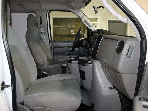 Used 2009 Ford E-150 and Econoline 150 RWD image 17