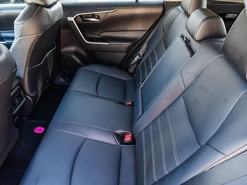 Used 2020 Toyota RAV4 XLE Premium image 19