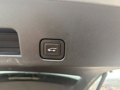 Used 2024 Chevrolet Traverse LT image 13