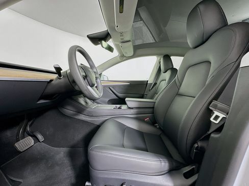 Used 2025 Tesla Model Y Long Range RWD image 13